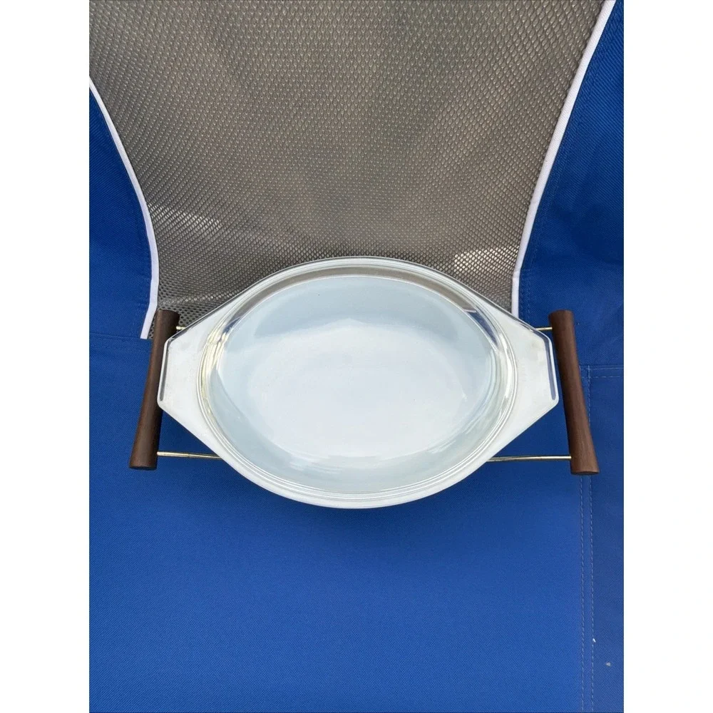 VTG Pyrex Blue Tulip 1.5 Qt Casserole Dish #043 With Cradle Handles